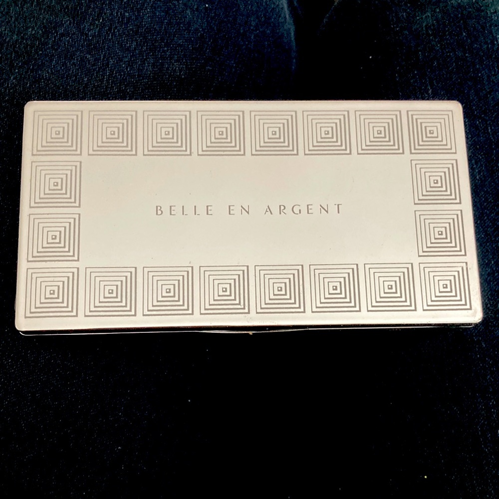 Belle en argent panchromatic  Eye shadow (NEW) without box